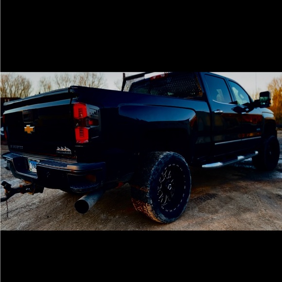 Meet your Posher, Olivia - Picture 1 of 1